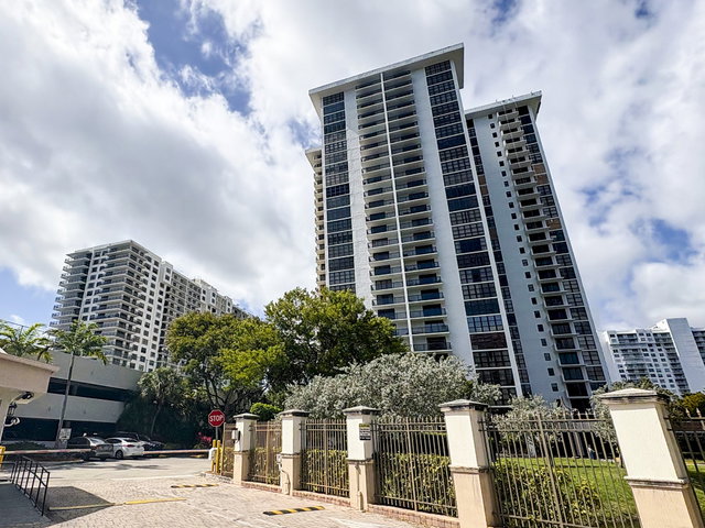 The Tower at Biscayne Cove  photo 3